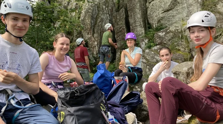 Jugendgruppe an der Steinwand | © DAV Offenbach Jugendgruppe an der Steinwand | © DAV Offenbach